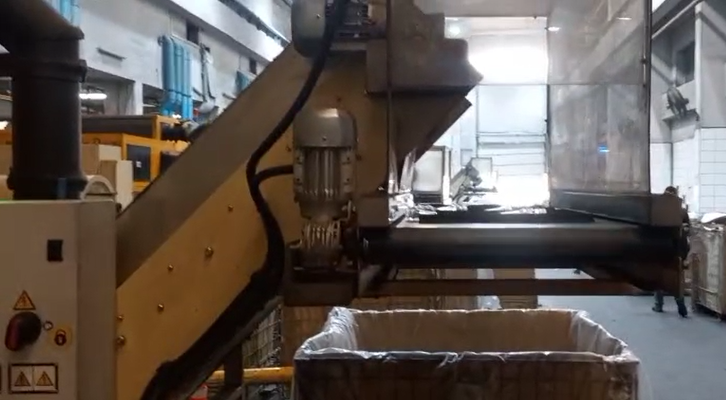 سير رافع عبوات بلاستيك مع Tbuilt  و سير حصيرة ولوحة تحكم من ELCTO