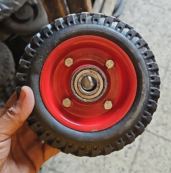 عجلة 6 بوصة مطاطية بنقشة خشنة (OFF-ROAD STYLE)