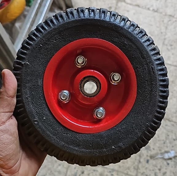 عجلة 8 بوصة مطاطية بنقشة خشنة (OFF-ROAD STYLE)